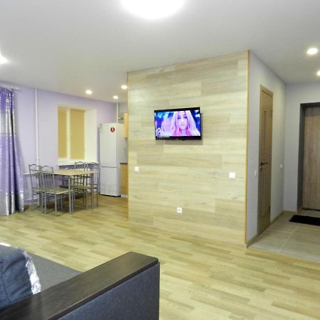 3-Room Apartment Near Inturist On Sobornyi Avenue 156, By Grandhome Zaporizhia Exterior foto