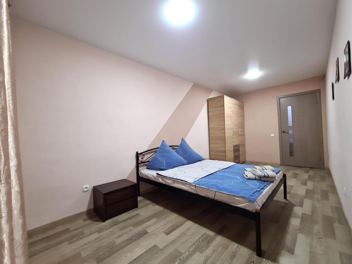 3-Room Apartment Near Inturist On Sobornyi Avenue 156, By Grandhome Zaporizhia Exterior foto