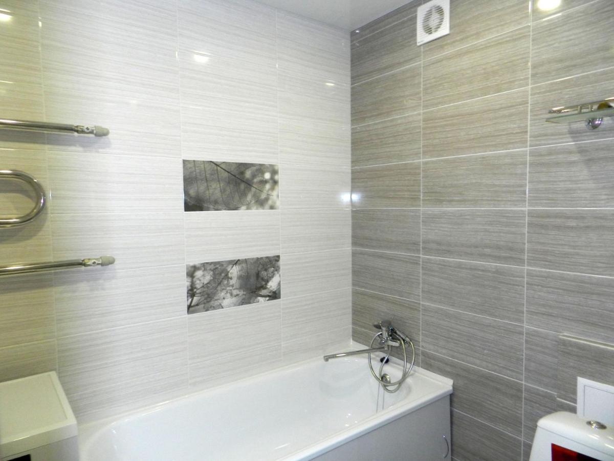 3-Room Apartment Near Inturist On Sobornyi Avenue 156, By Grandhome Zaporizhia Exterior foto