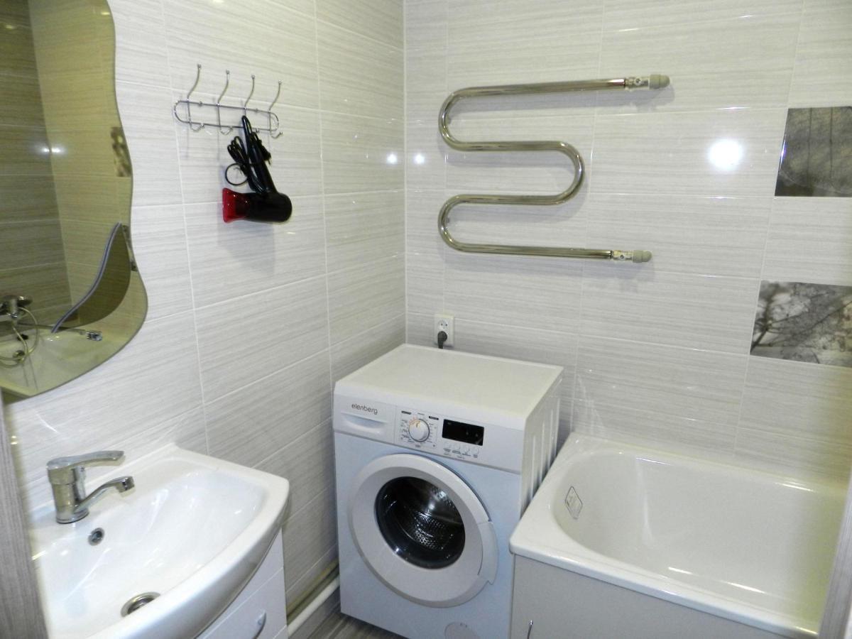 3-Room Apartment Near Inturist On Sobornyi Avenue 156, By Grandhome Zaporizhia Exterior foto