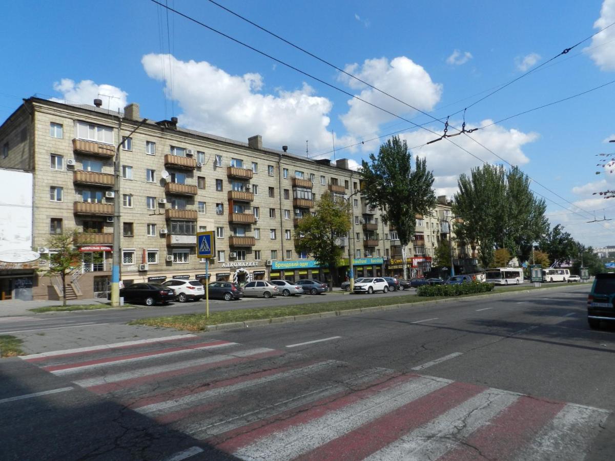 3-Room Apartment Near Inturist On Sobornyi Avenue 156, By Grandhome Zaporizhia Exterior foto